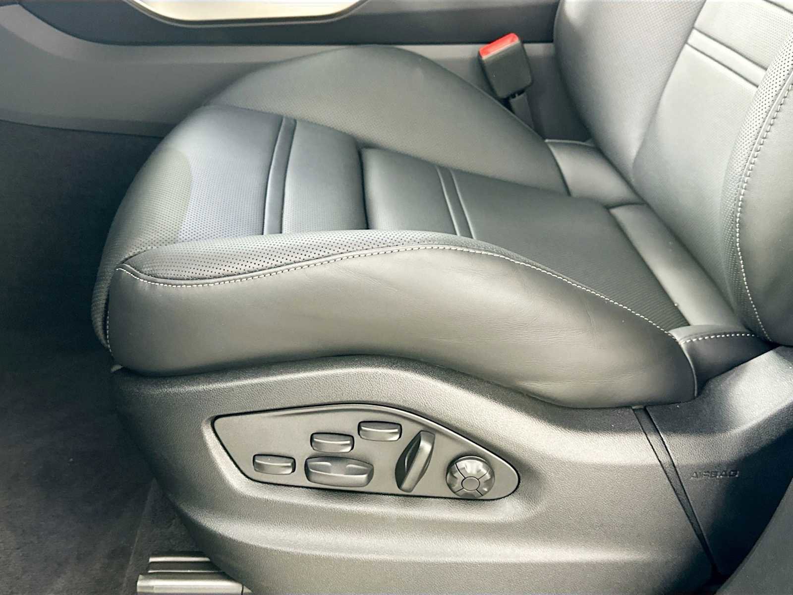 New 2025 Porsche Cayenne Turbo image 19