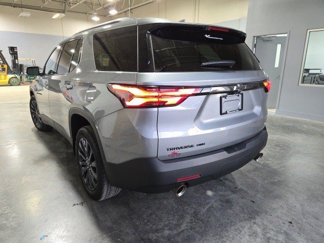 Used 2023 Chevrolet Traverse RS image 3