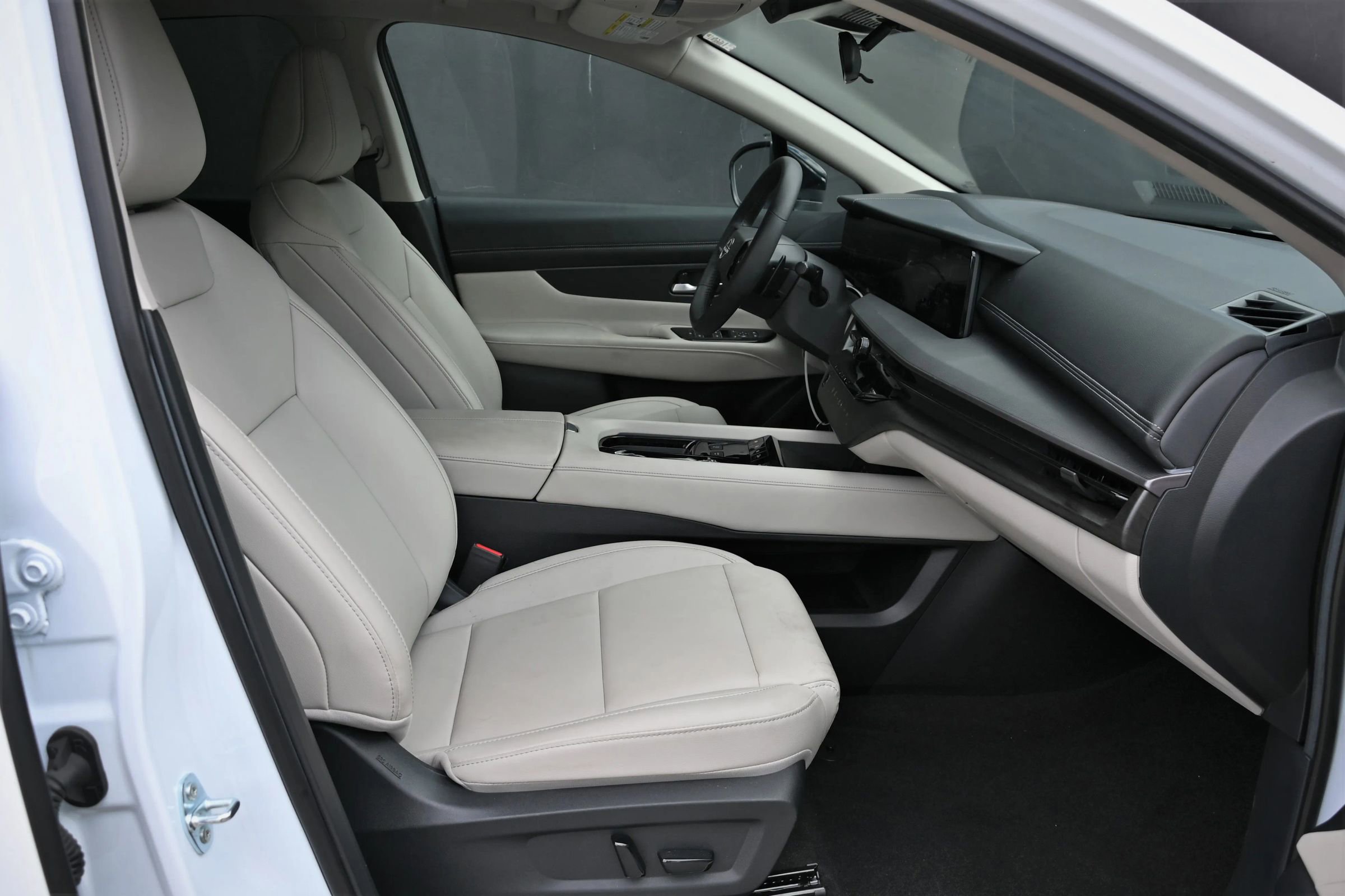Used 2025 Nissan Murano SV FWD image 21