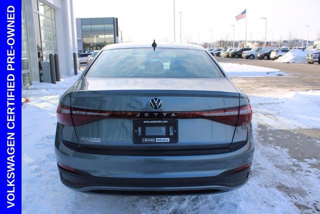 Used 2025 Volkswagen Jetta Sport image 7