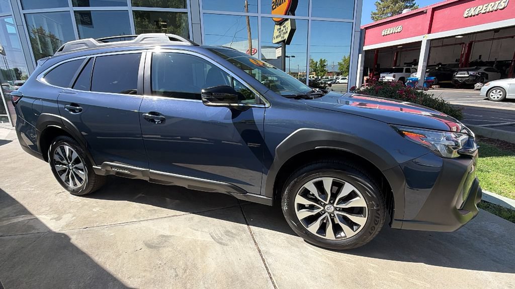 Used 2025 Subaru Outback Limited XT AWD/4WD image 3