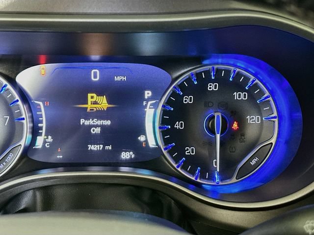 Used 2023 Chrysler Pacifica Touring-L FWD image 14