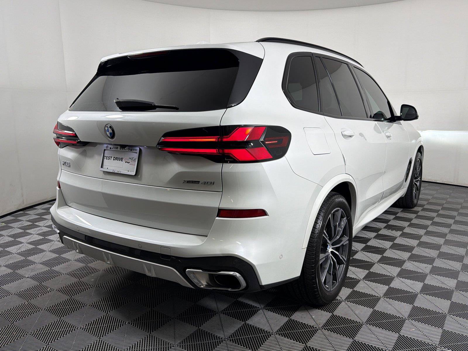 Used 2024 BMW X5 xDrive40i w/ M Sport Package AWD/4WD image 6