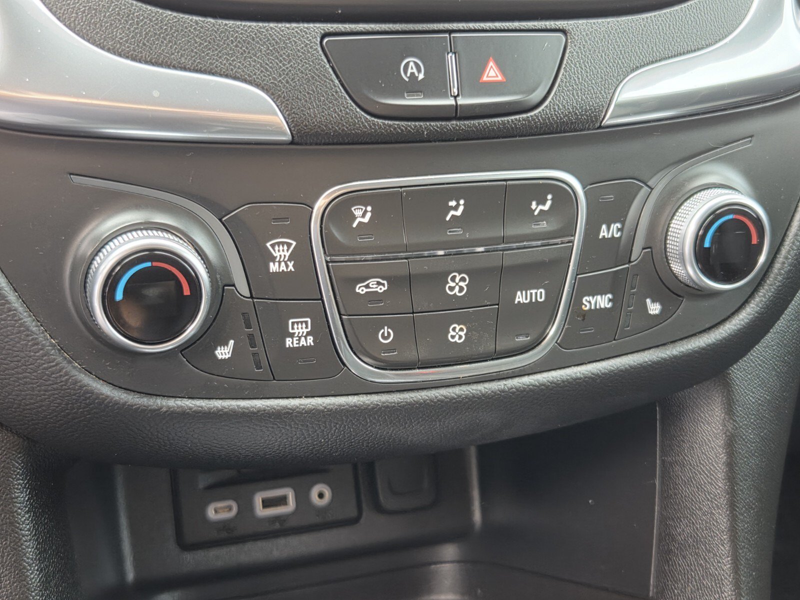Used 2022 Chevrolet Equinox LT FWD image 25