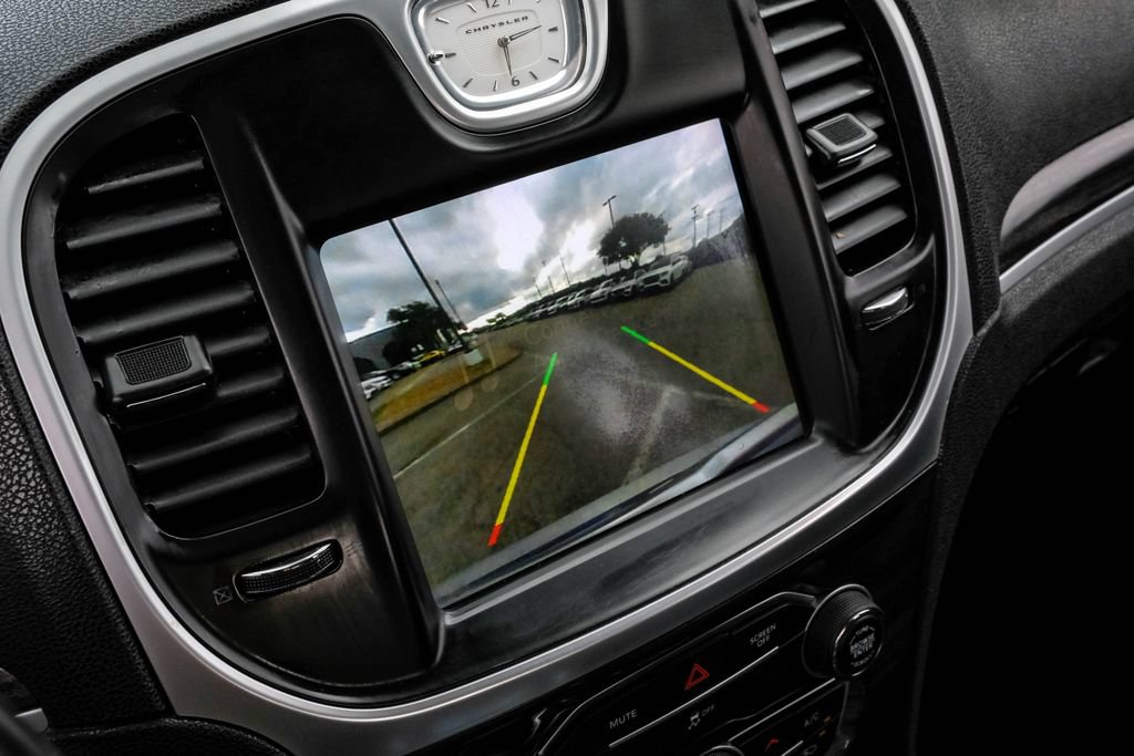 Used 2019 Chrysler 300 Touring w/ Chrome Appearance Package RWD image 19