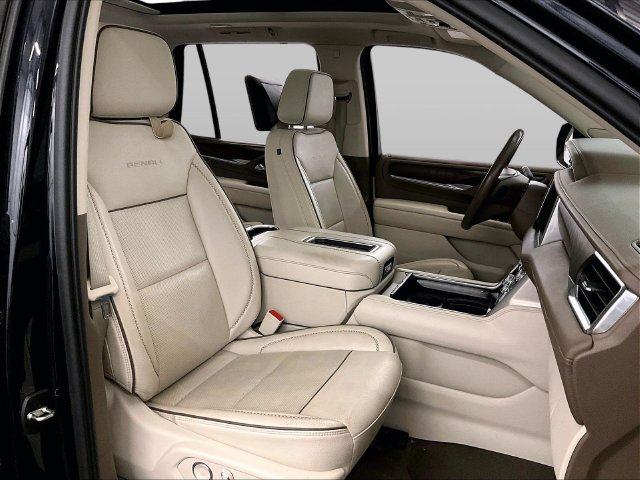 Used 2021 GMC Yukon Denali w/ Denali Ultimate Package AWD/4WD image 7