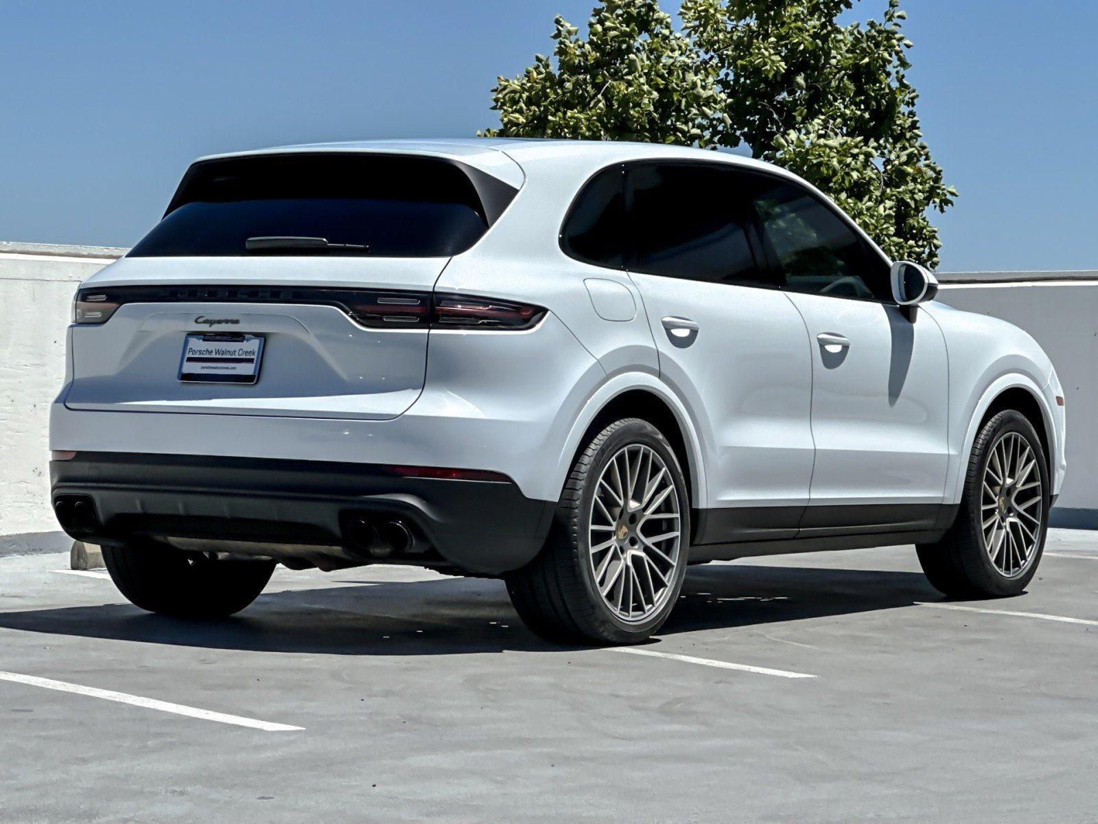 Used 2023 Porsche Cayenne Platinum Edition AWD/4WD image 8