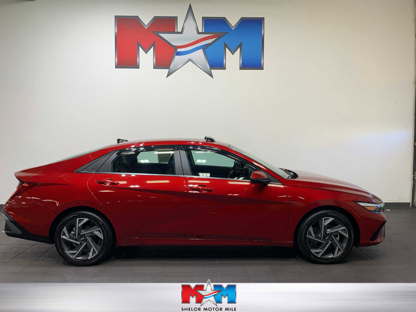 Used 2025 Hyundai Elantra Limited FWD image 1