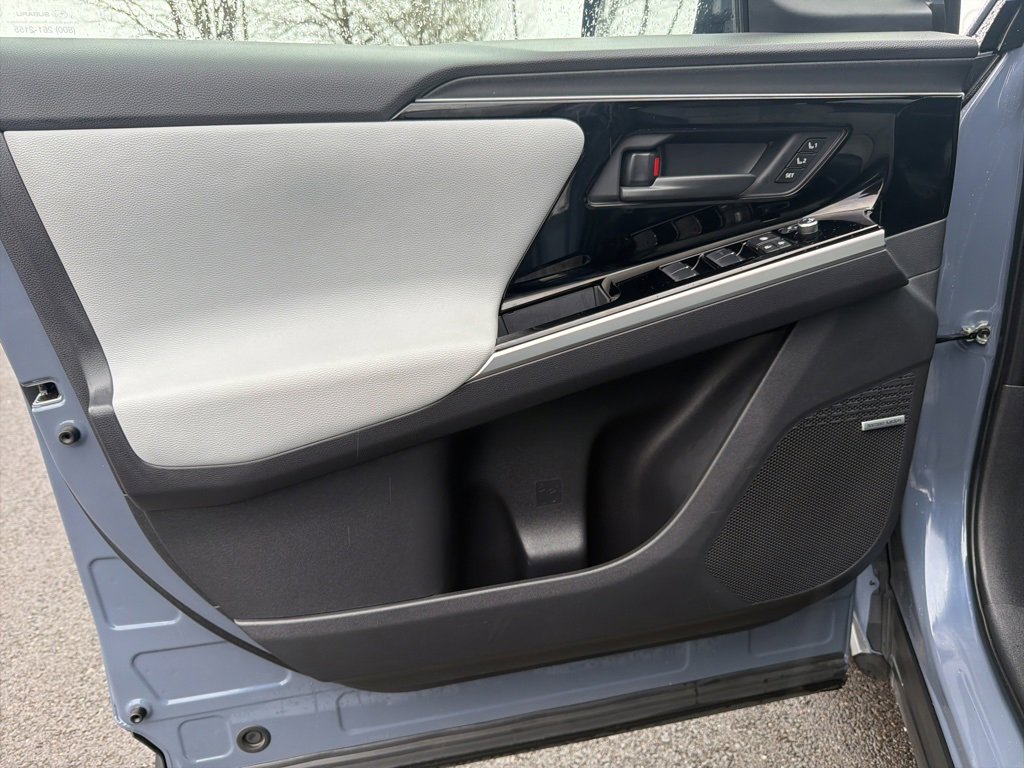 Certified 2024 Subaru Solterra Limited image 11