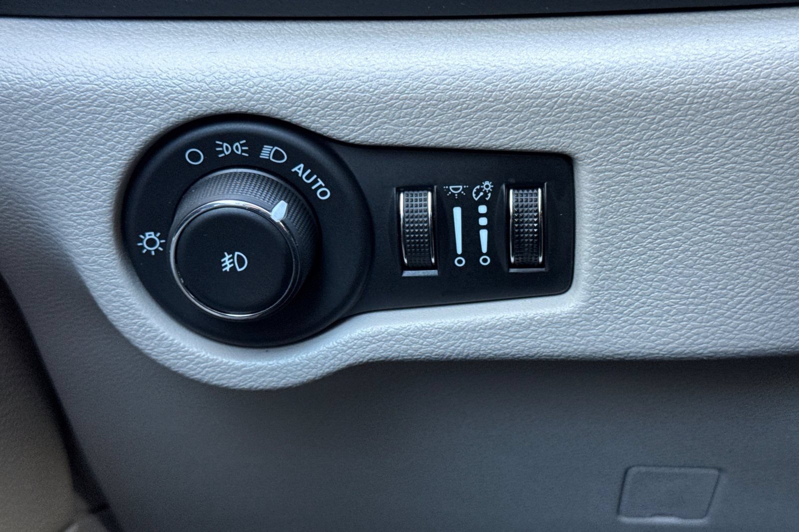 Used 2024 Chrysler Pacifica Touring-L FWD image 31