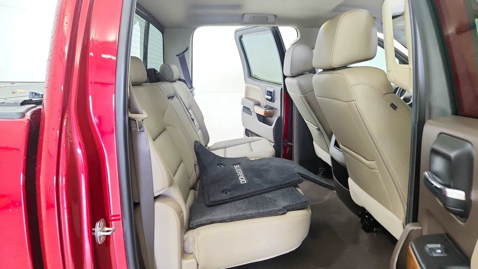 Used 2018 Chevrolet Silverado 1500 LTZ w/ LTZ Plus Package AWD/4WD image 29