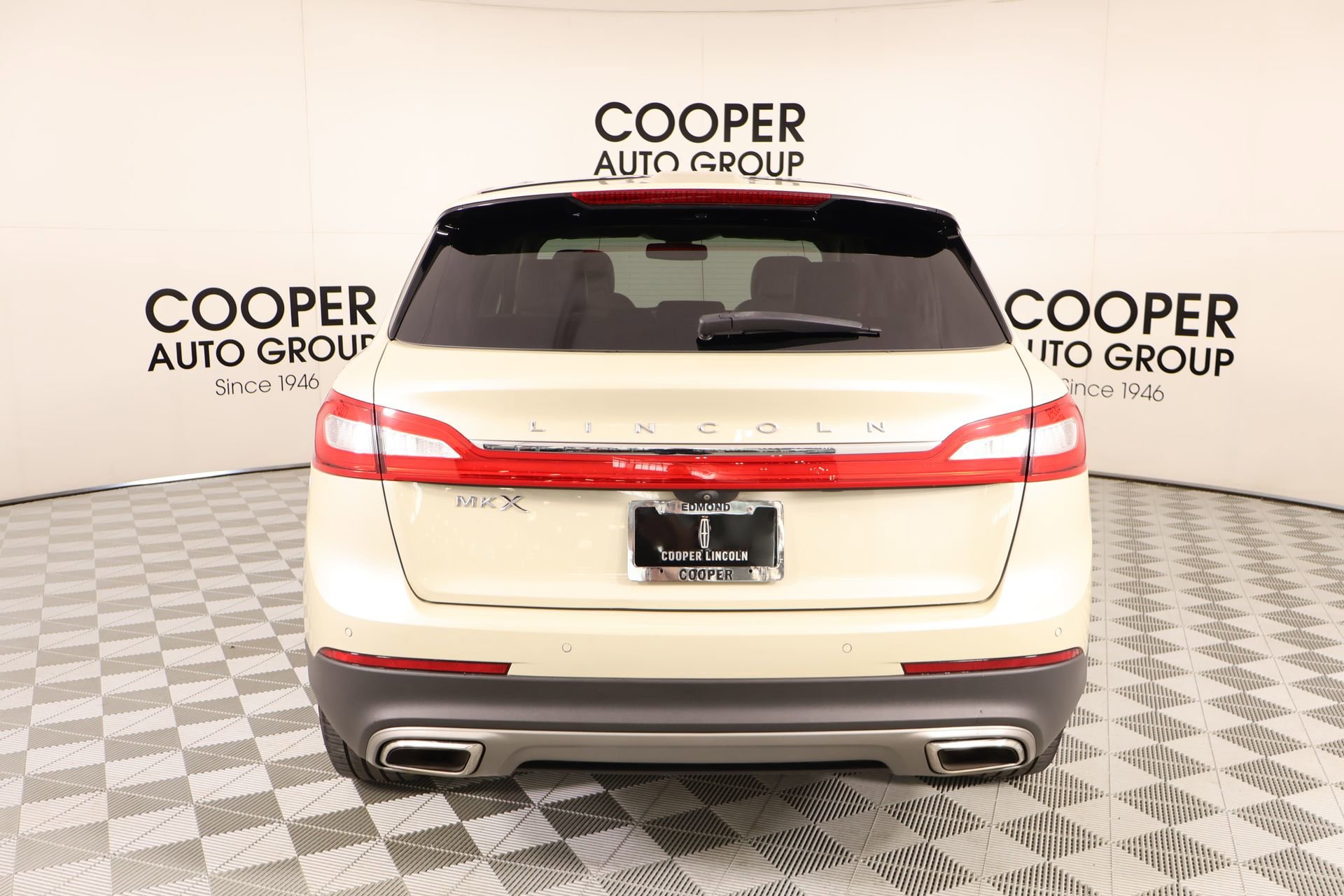 Used 2018 Lincoln MKX Reserve w/ Driver Assistance Package FWD image 23