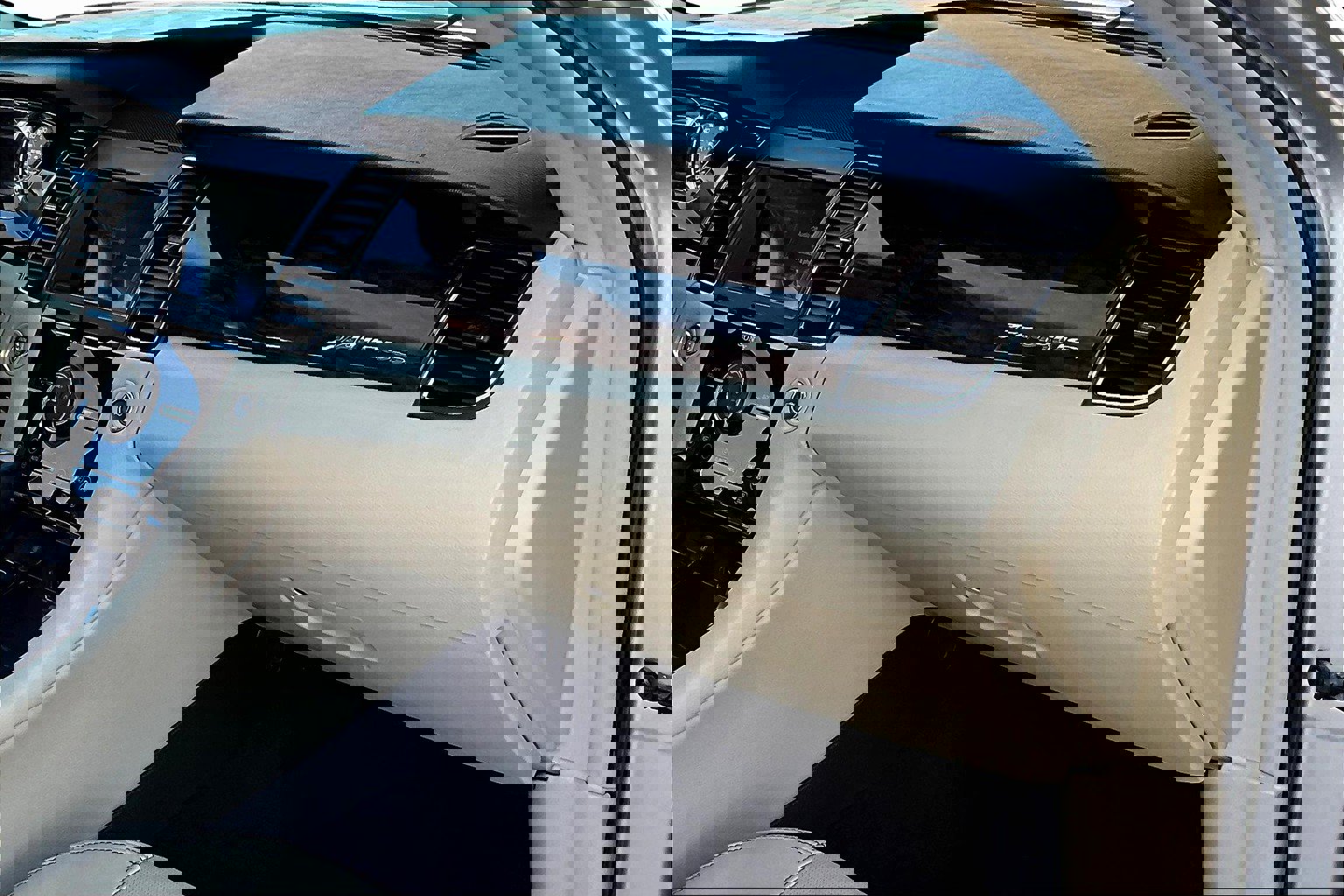 Used 2017 Ford Taurus Limited image 15