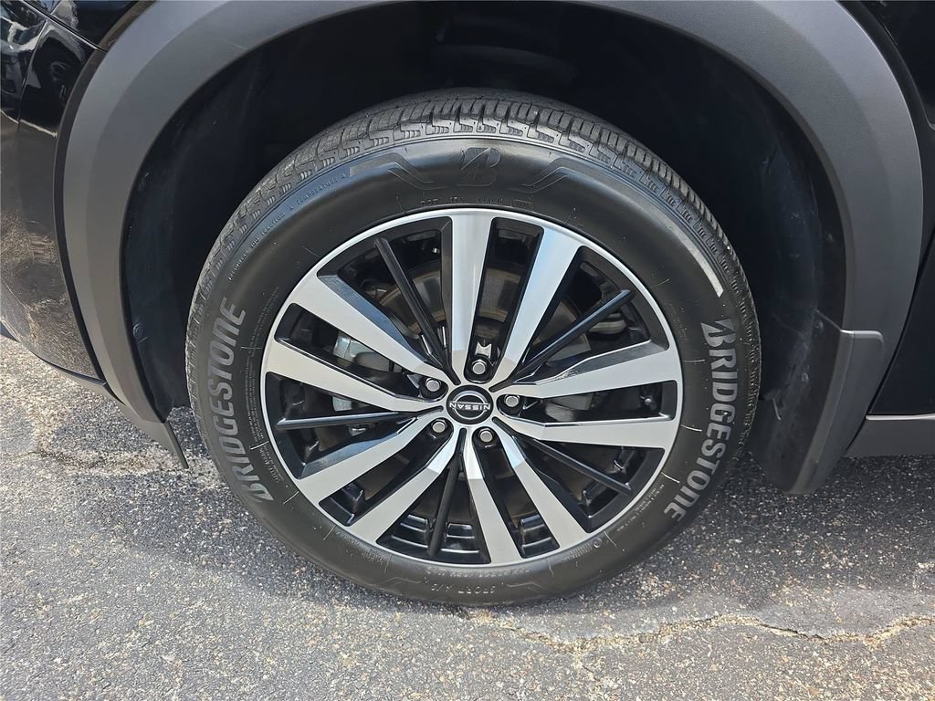 Used 2025 Nissan Pathfinder Platinum FWD image 10