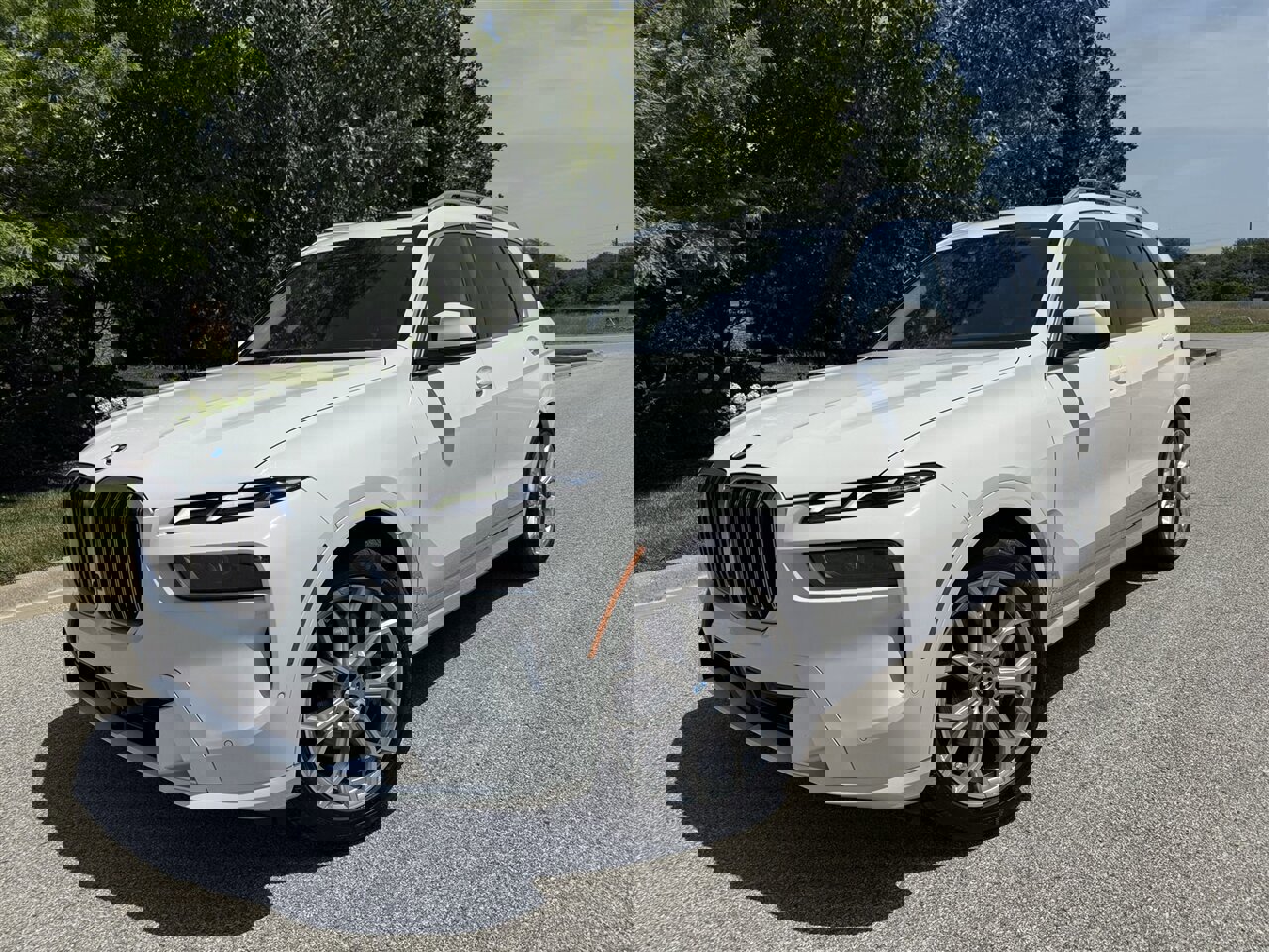 Used 2023 BMW X7 xDrive40i w/ Premium Package image 1