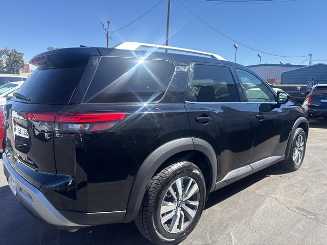 Used 2025 Nissan Pathfinder SL AWD/4WD image 5