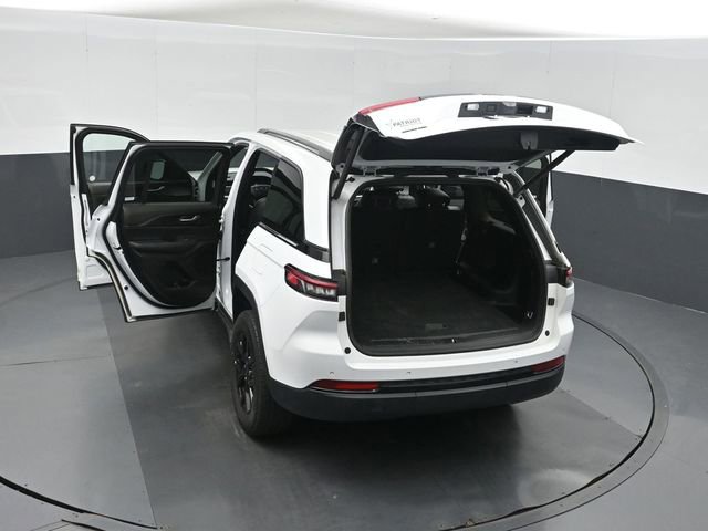 Used 2025 Jeep Grand Cherokee Altitude image 50