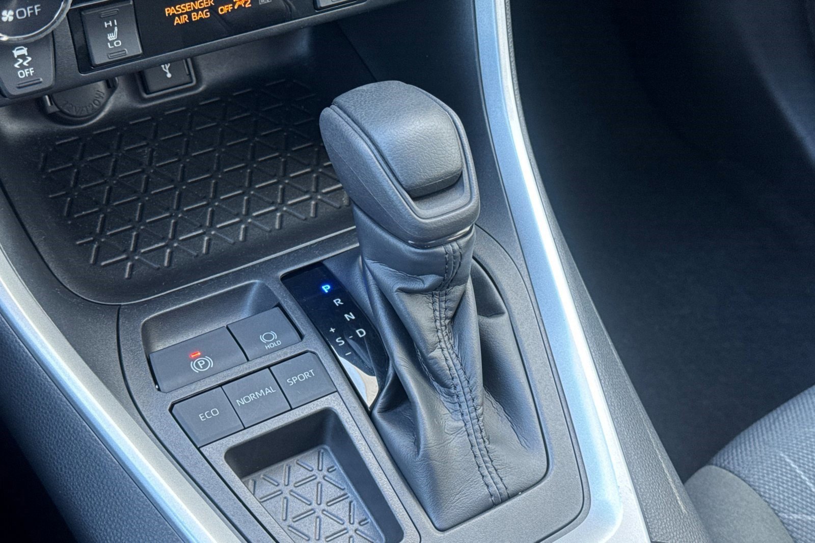 Used 2022 Toyota RAV4 XLE w/ Convenience Package image 16