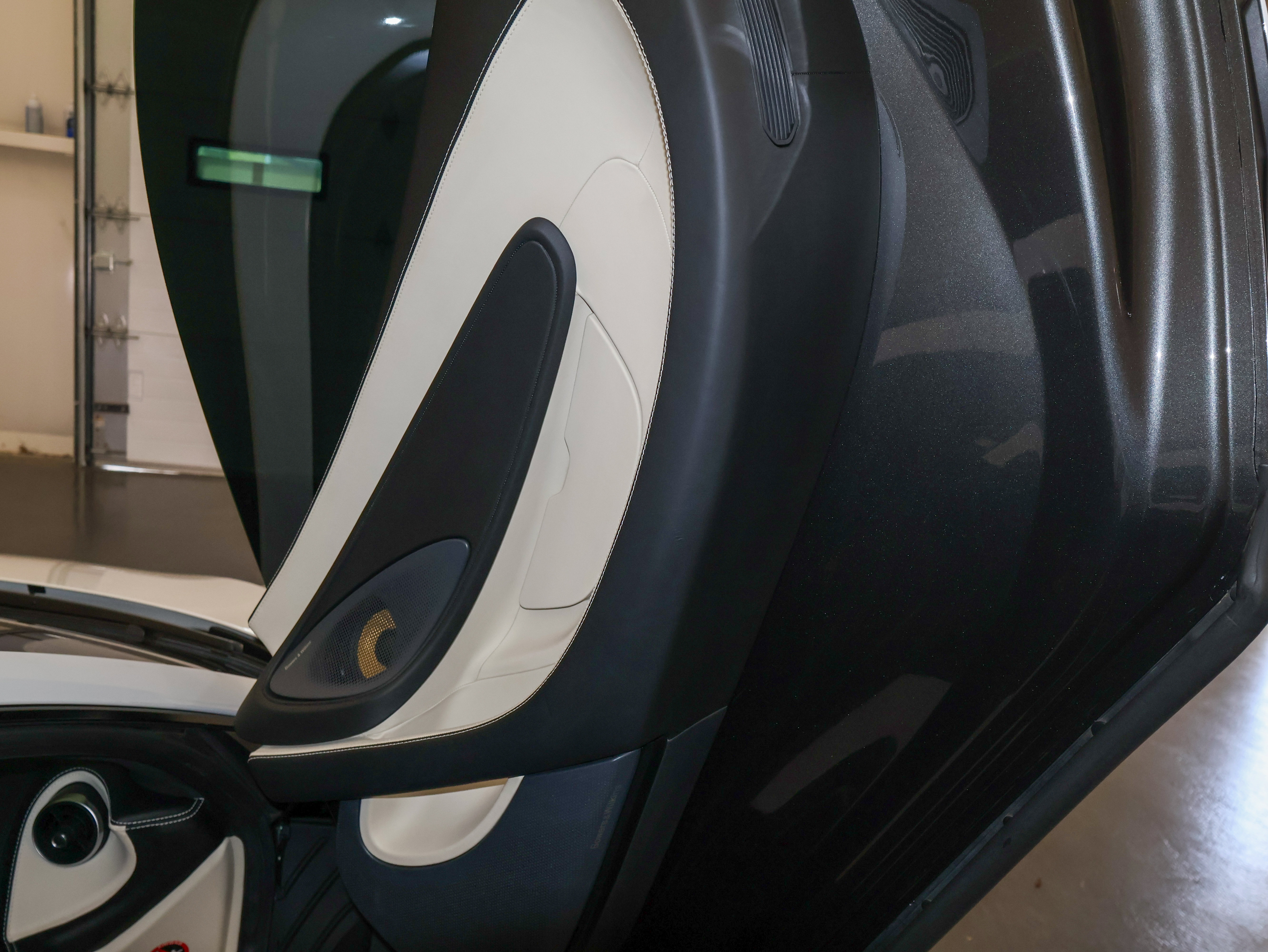 Used 2018 McLaren 570S RWD image 42