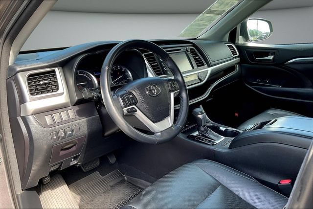 Used 2018 Toyota Highlander Limited Platinum AWD/4WD image 19