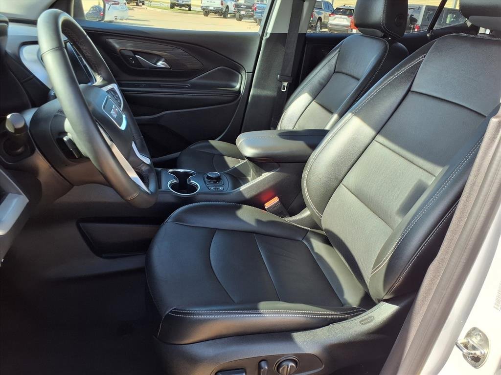 Used 2024 GMC Terrain SLT image 17
