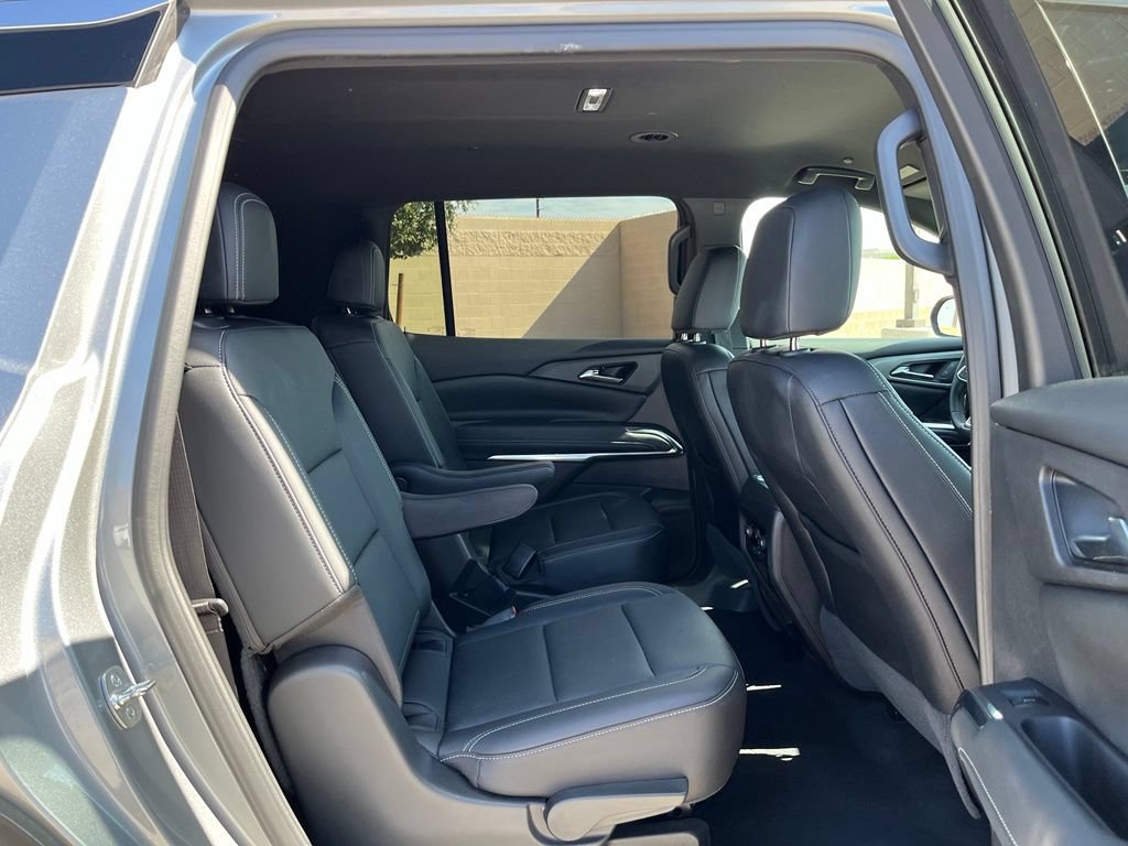 Used 2025 Chevrolet Traverse LT FWD image 20
