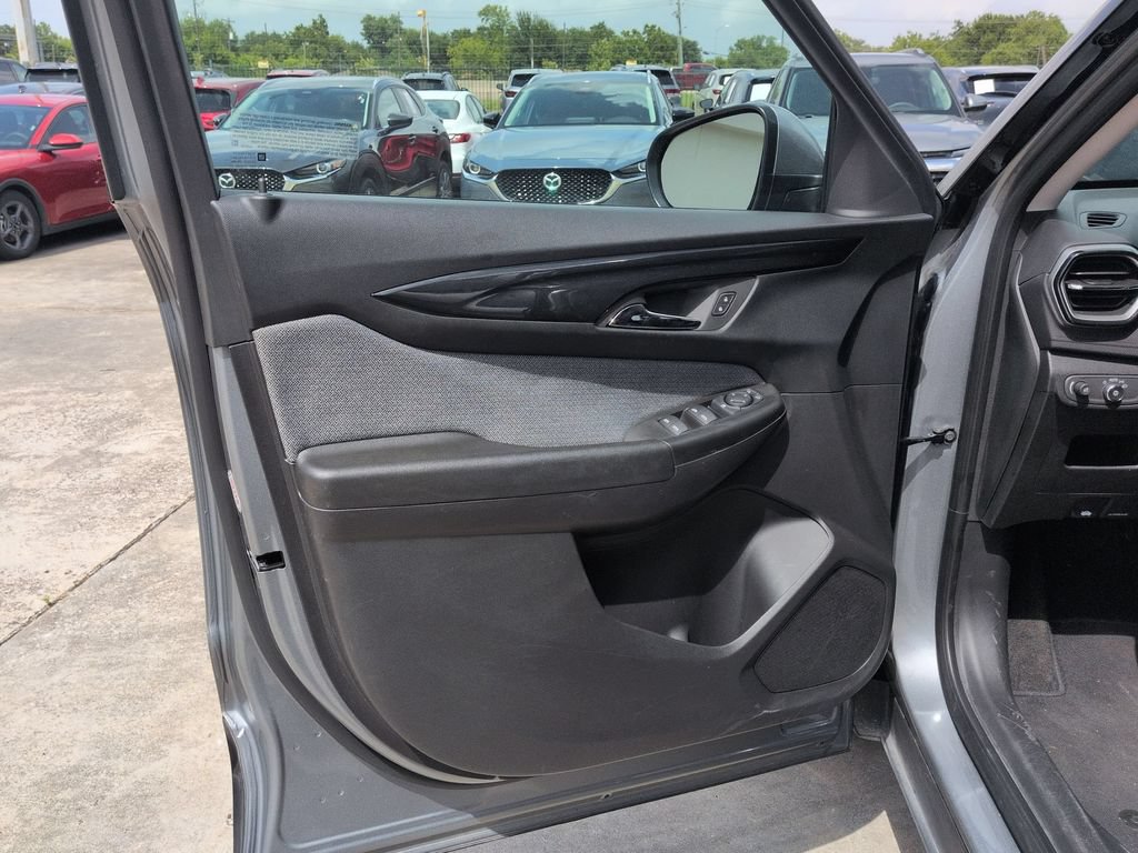 Used 2025 Chevrolet TrailBlazer LT AWD/4WD image 11