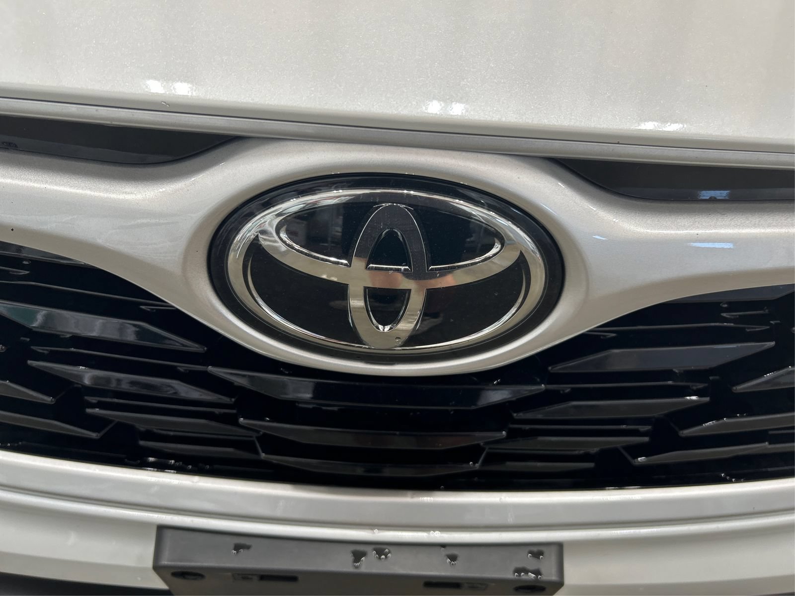 Used 2022 Toyota Highlander XLE AWD/4WD image 25