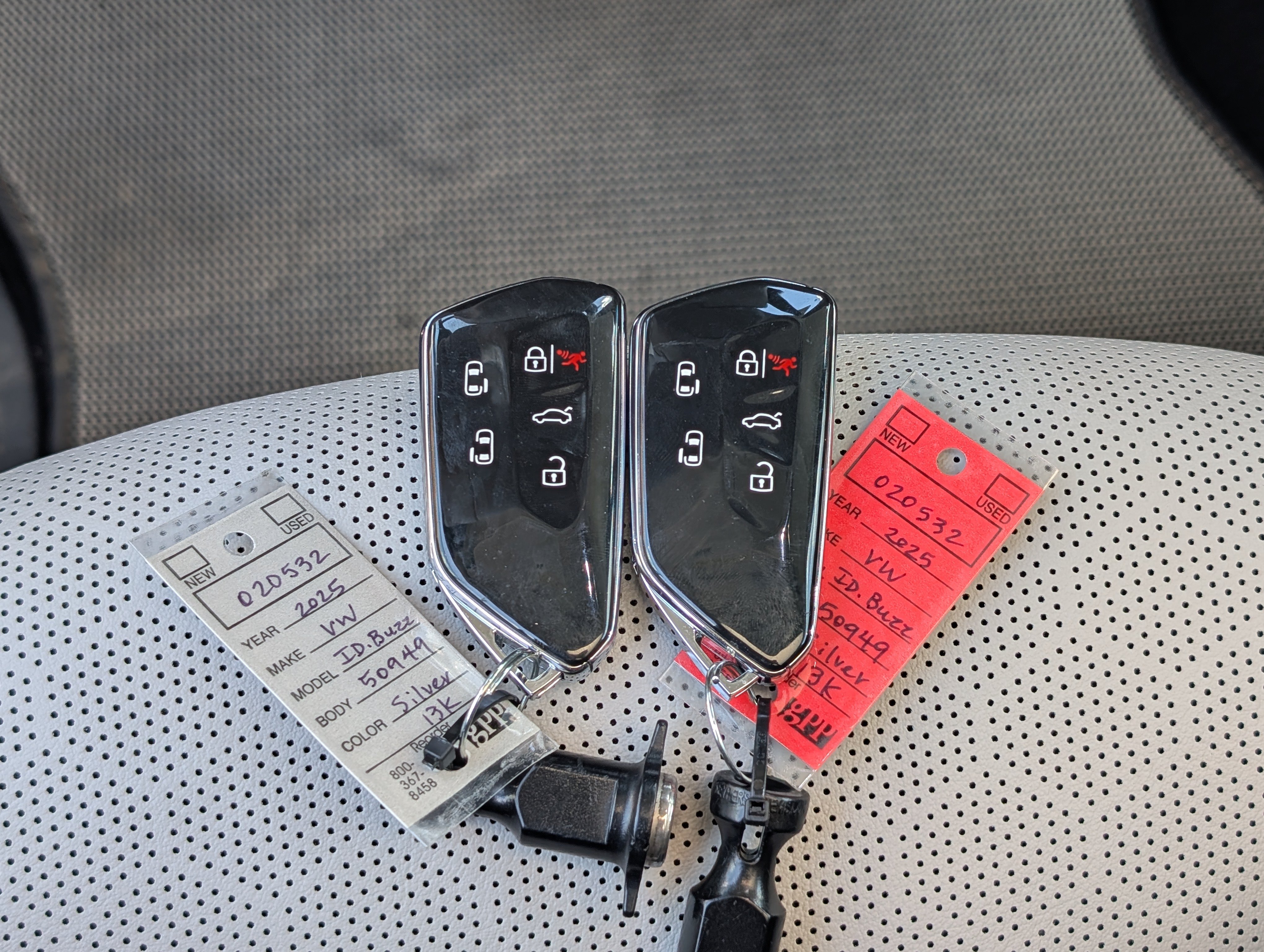 Used 2025 Volkswagen ID. Buzz Pro S Plus RWD image 40