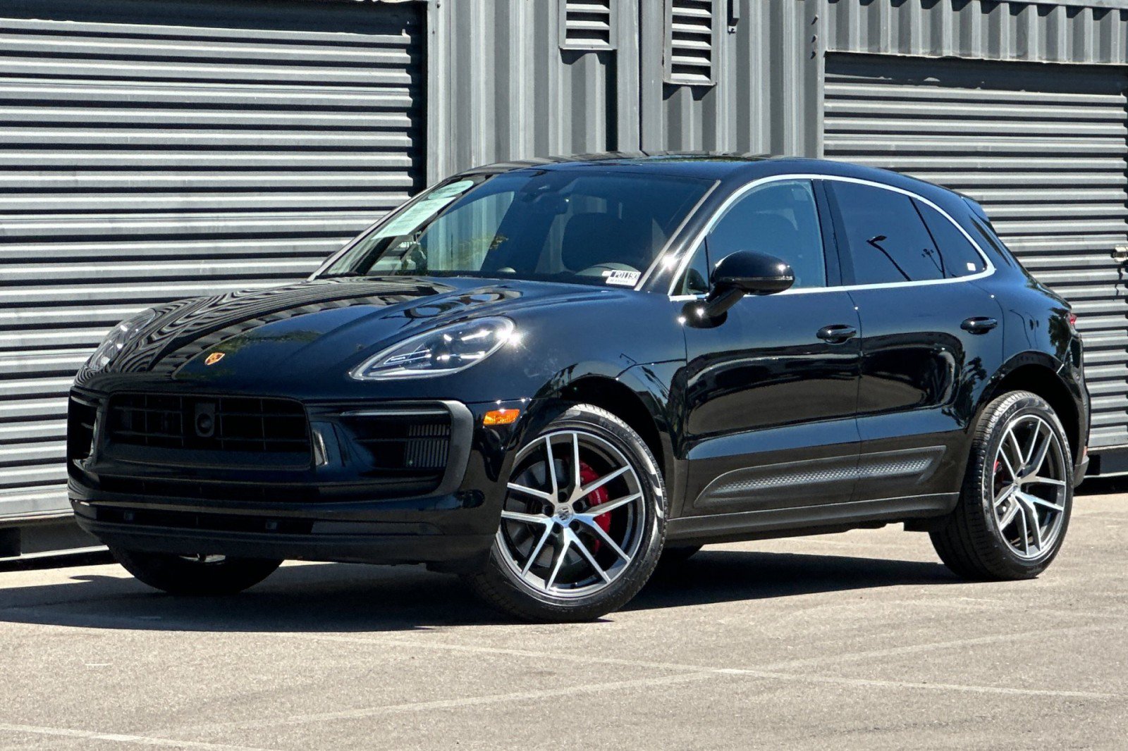 Certified 2023 Porsche Macan S AWD/4WD image 1