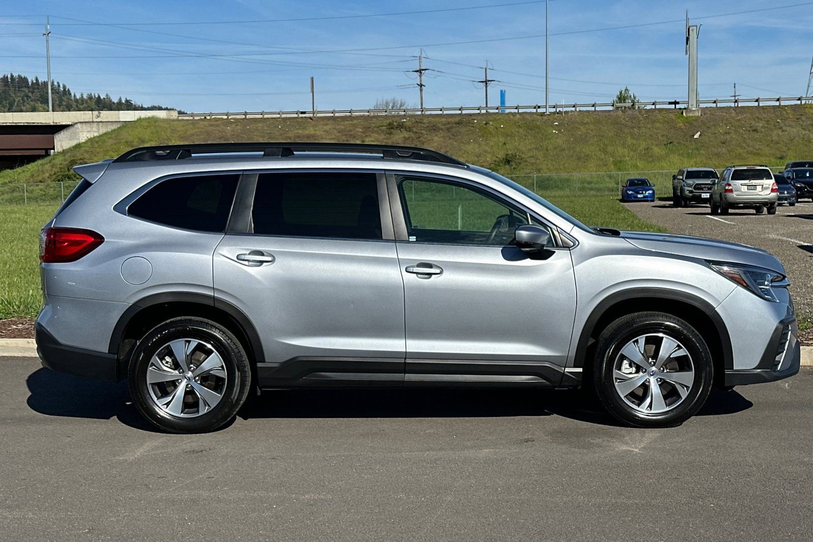 Used 2024 Subaru Ascent Premium w/ Convenience Package image 2