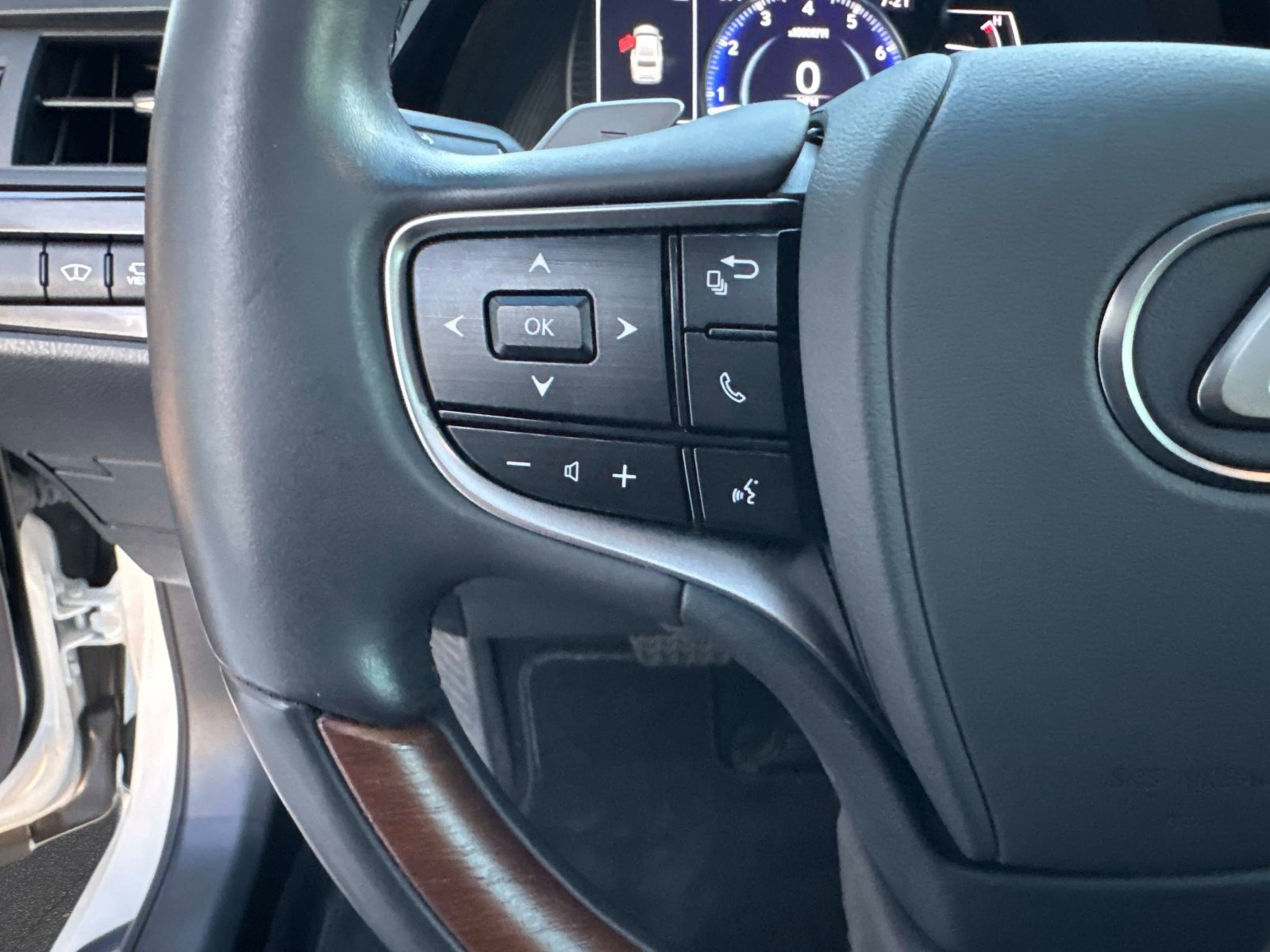 Certified 2022 Lexus ES 350 Ultra Luxury w/ Accessory Package FWD image 30