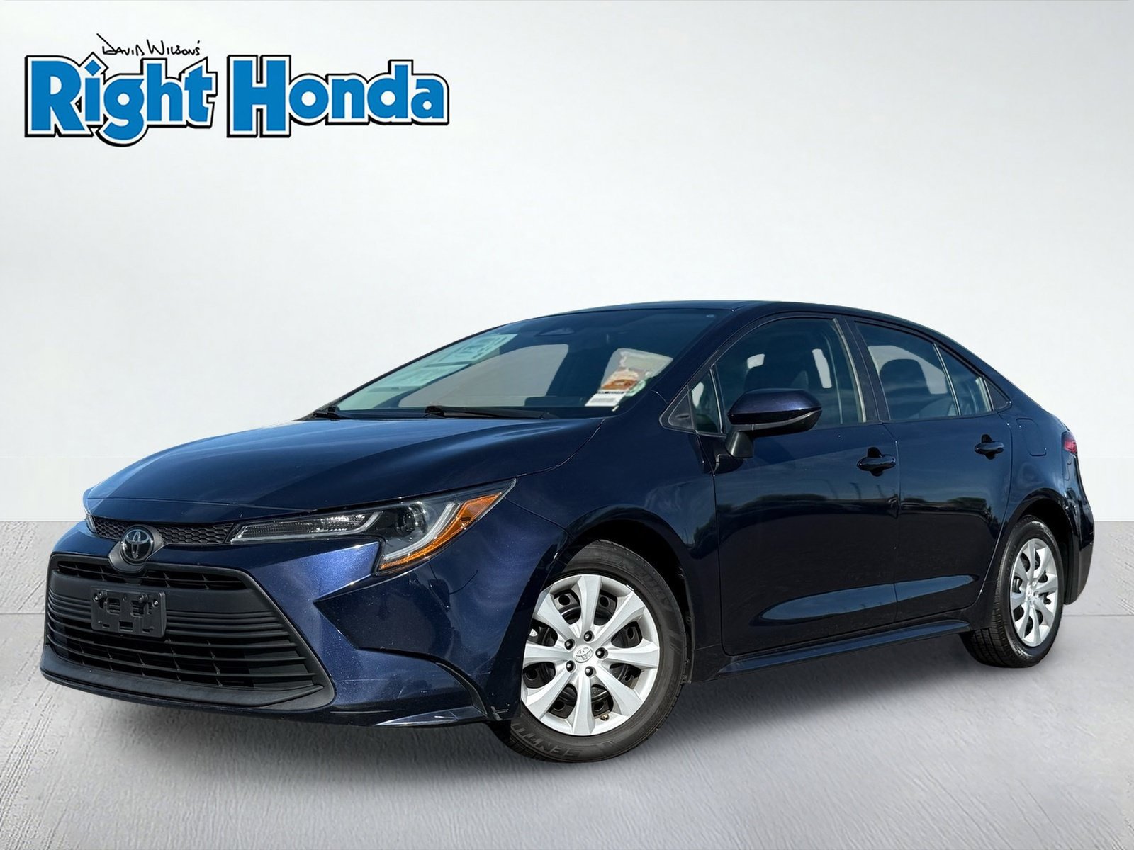Used 2024 Toyota Corolla LE FWD image 2