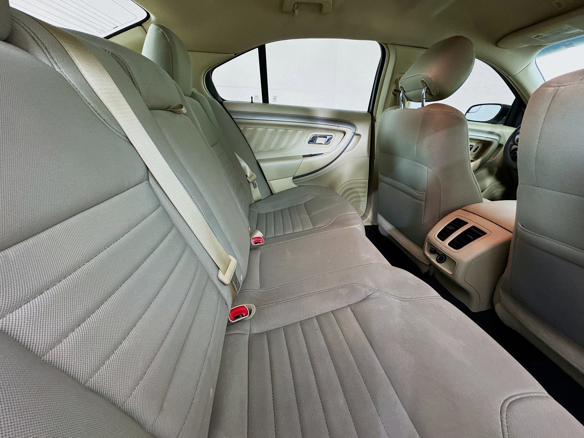 Used 2018 Ford Taurus SE image 25