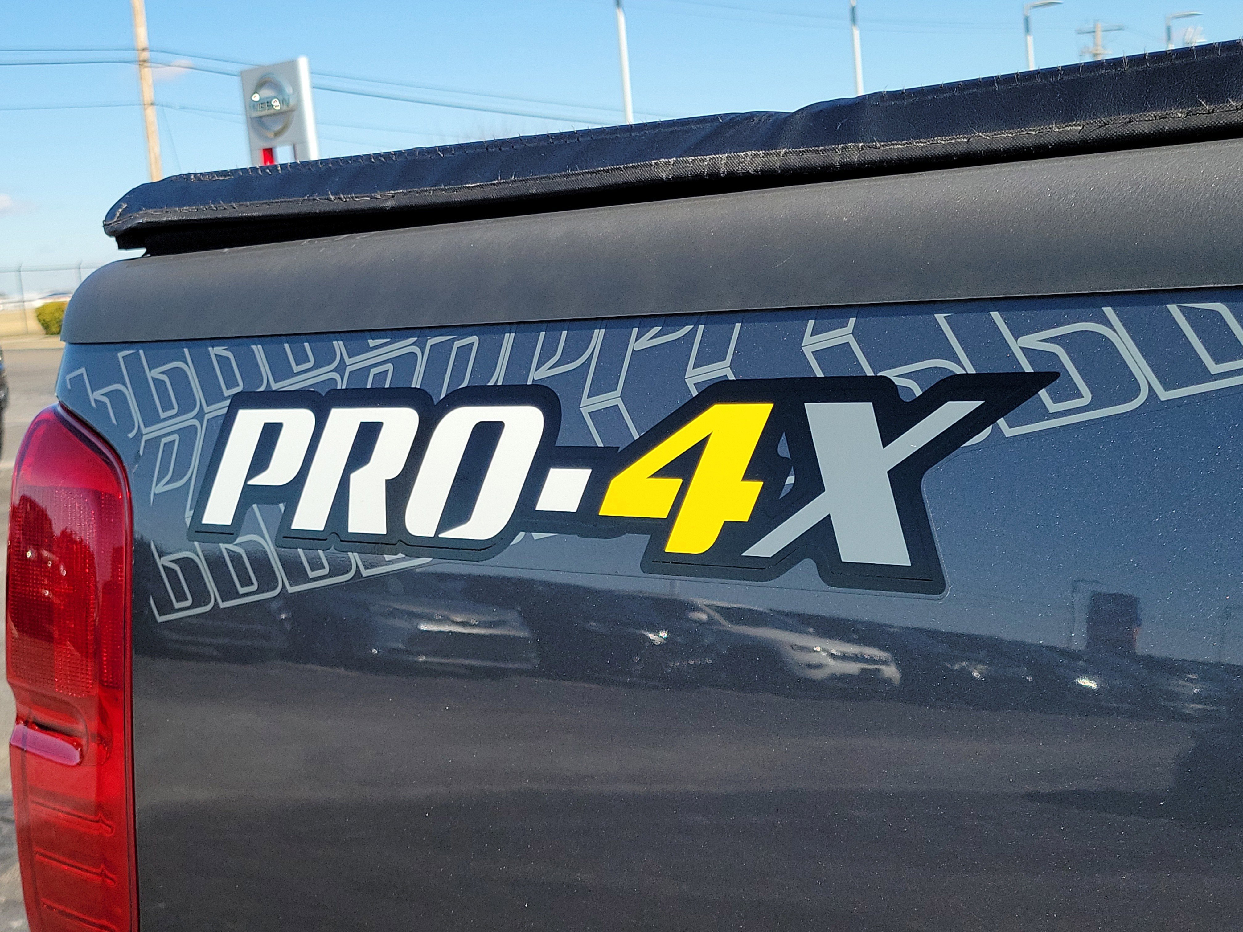 Used 2018 Nissan Frontier PRO-4X image 6