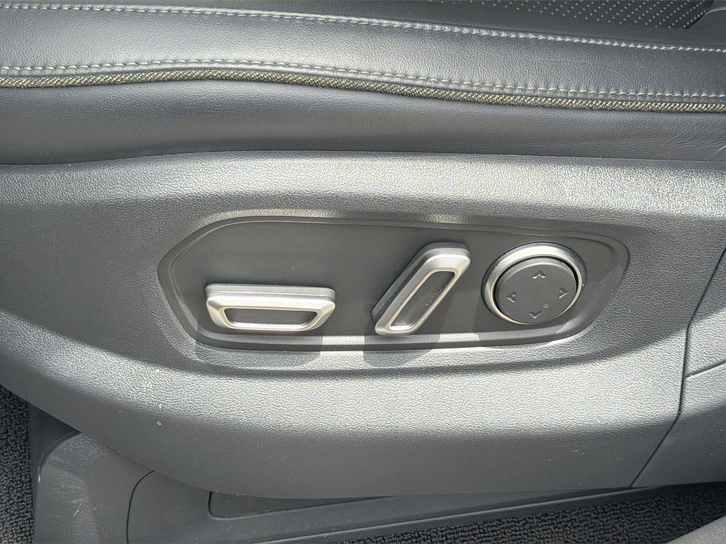 Used 2025 Rivian R1S Adventure AWD/4WD image 23