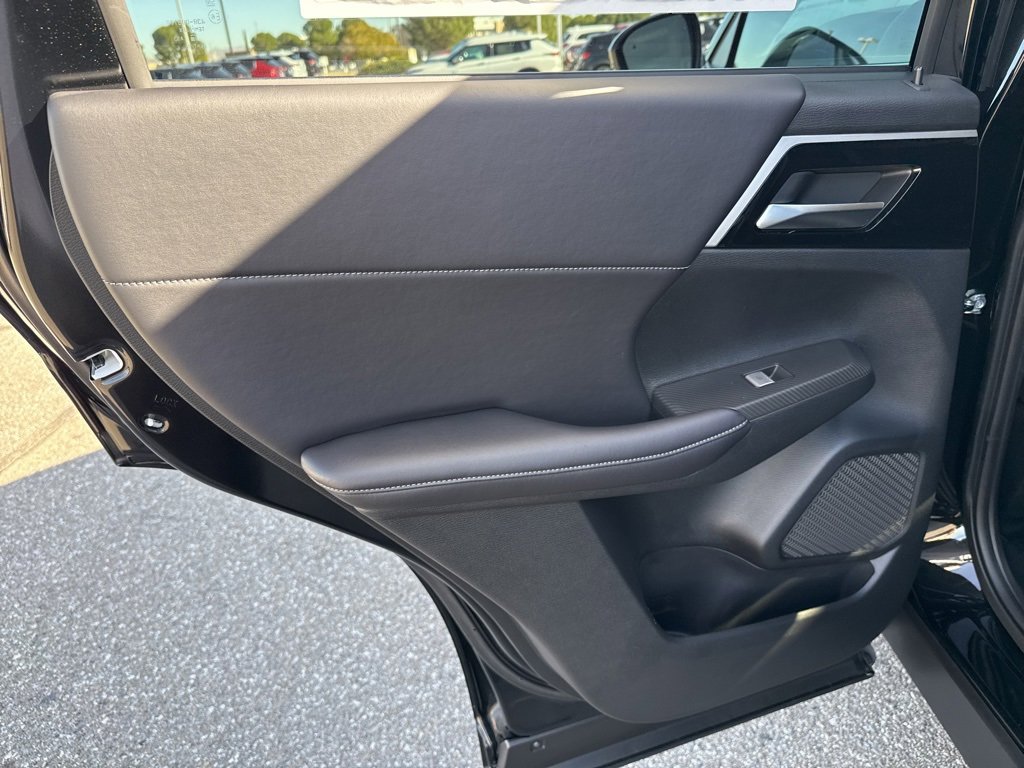 New 2025 Mitsubishi Outlander SE image 29
