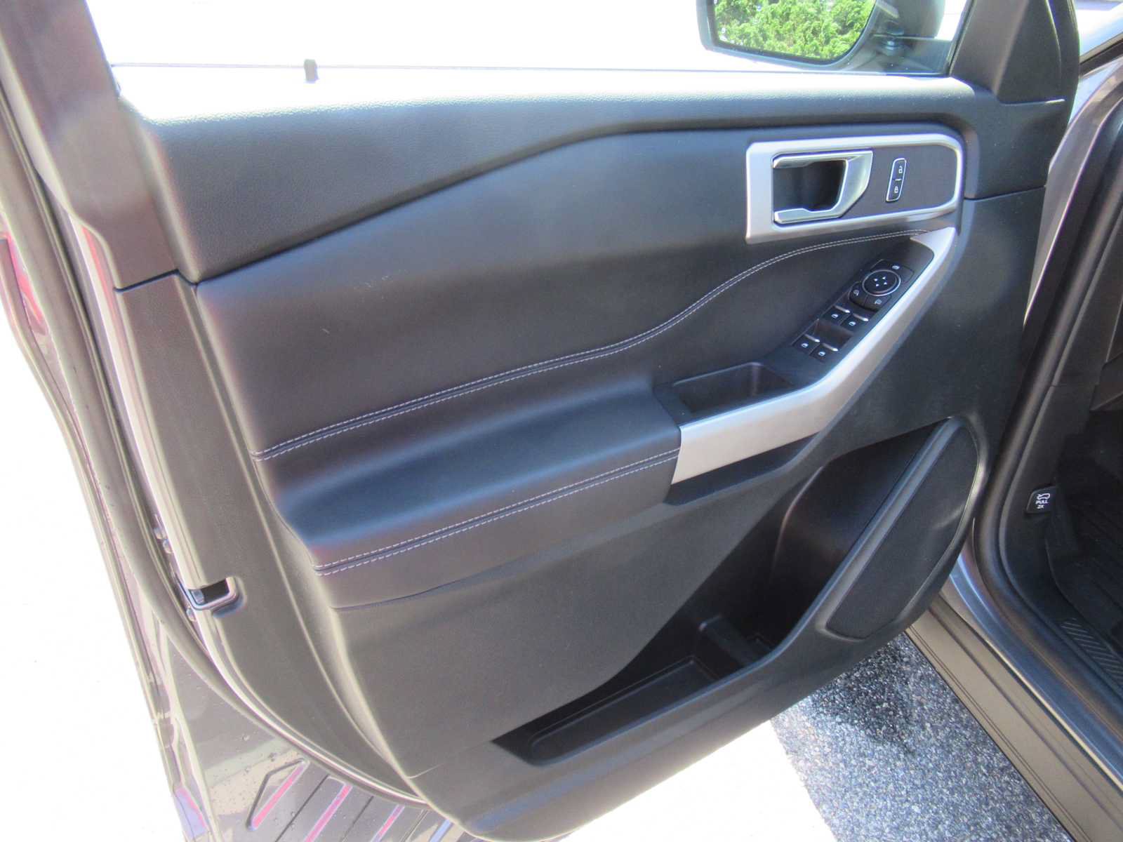 Used 2024 Ford Explorer XLT w/ Class IV Trailer Tow Package AWD/4WD image 23