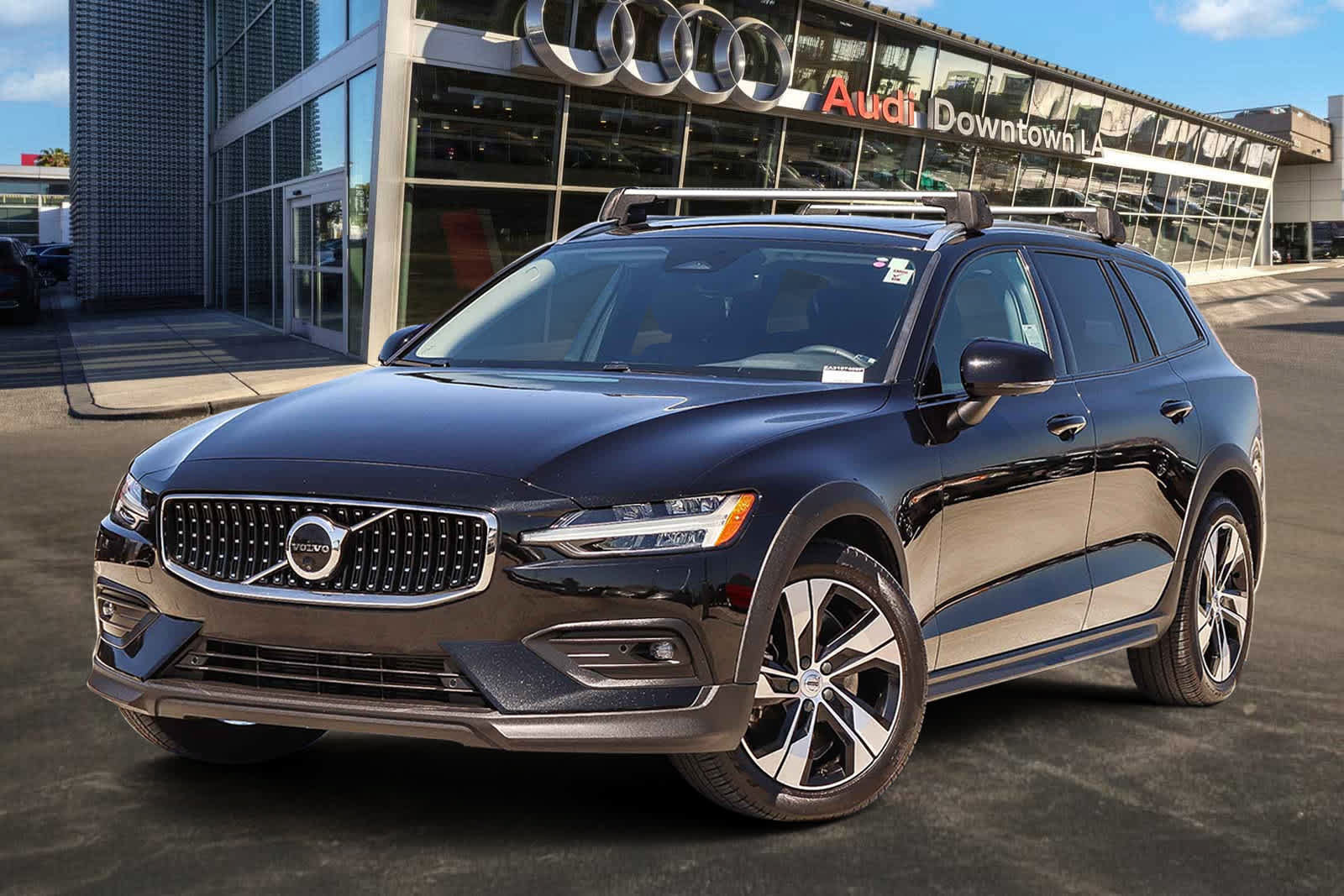 Used 2023 Volvo V60 B5 Cross Country Plus AWD/4WD video 1