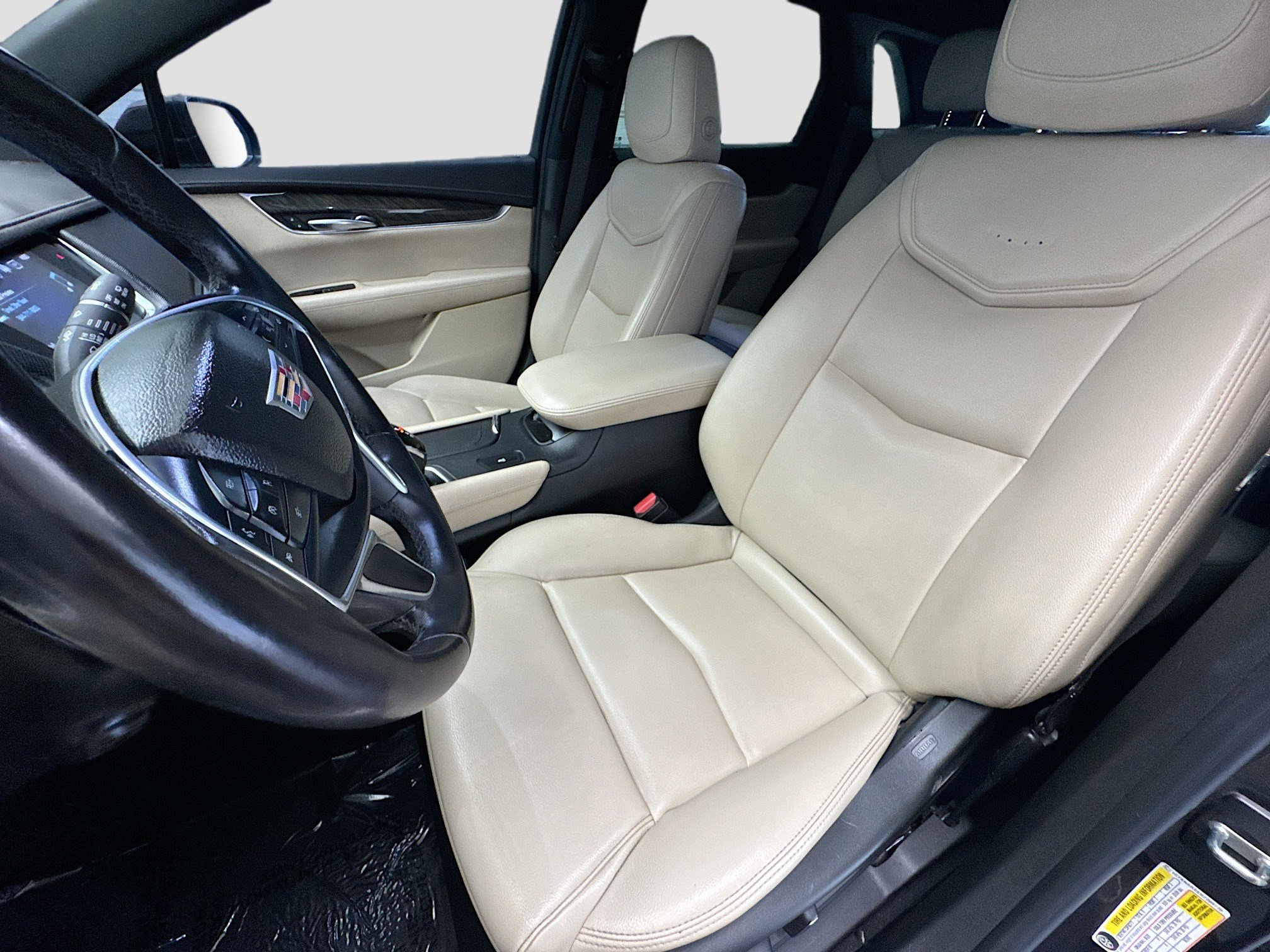 Used 2017 Cadillac XT5 FWD image 11