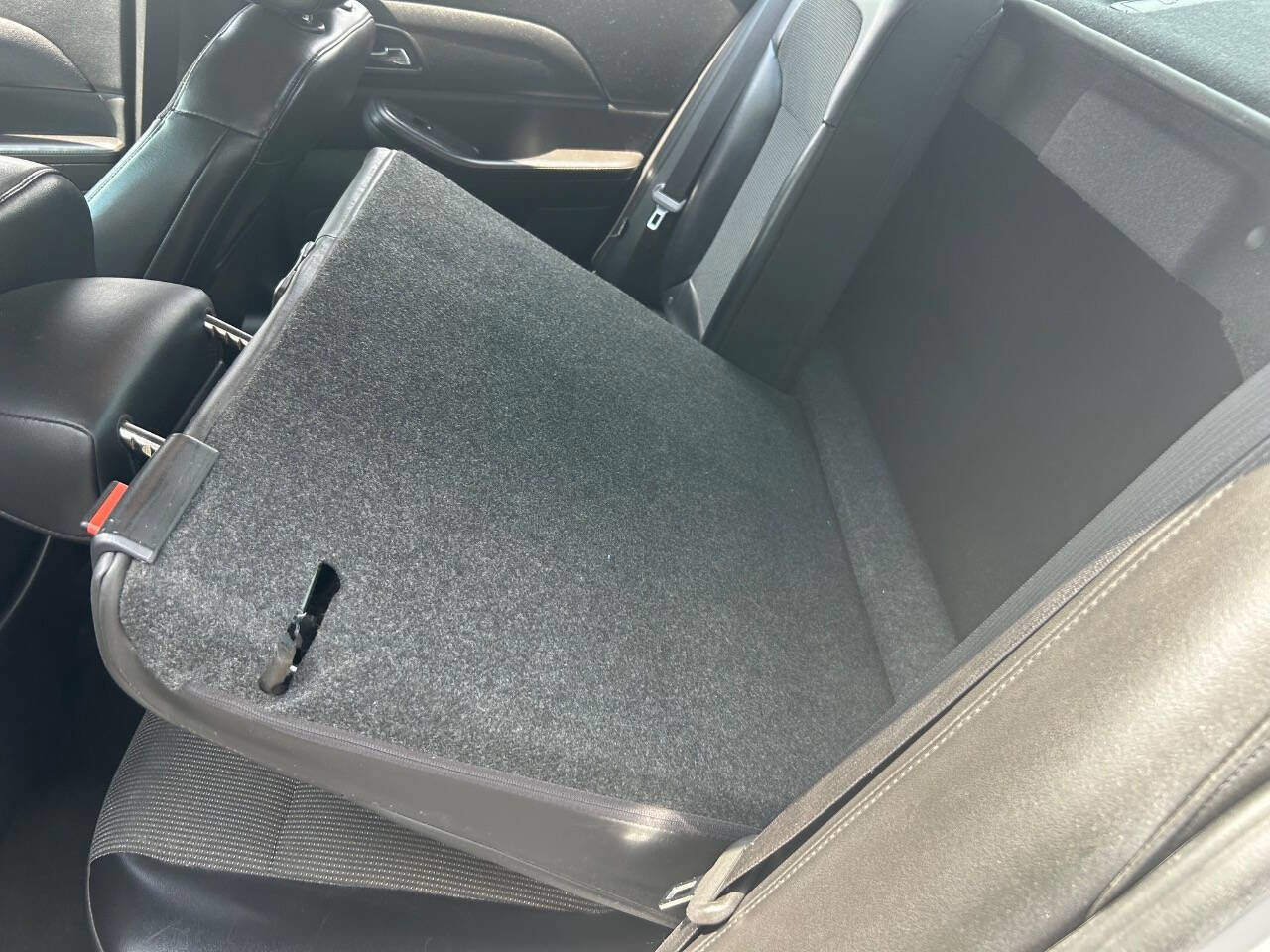 Used 2016 Chevrolet Malibu LT FWD image 16