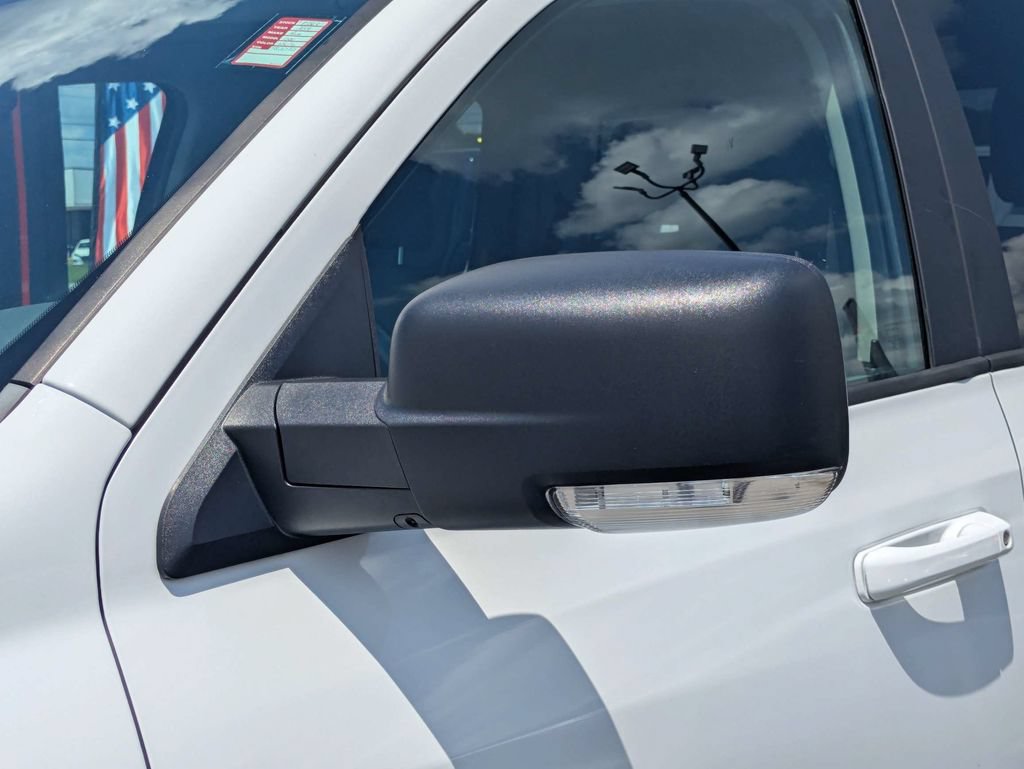 Used 2019 RAM 1500 Classic SLT w/ Luxury Group AWD/4WD image 11