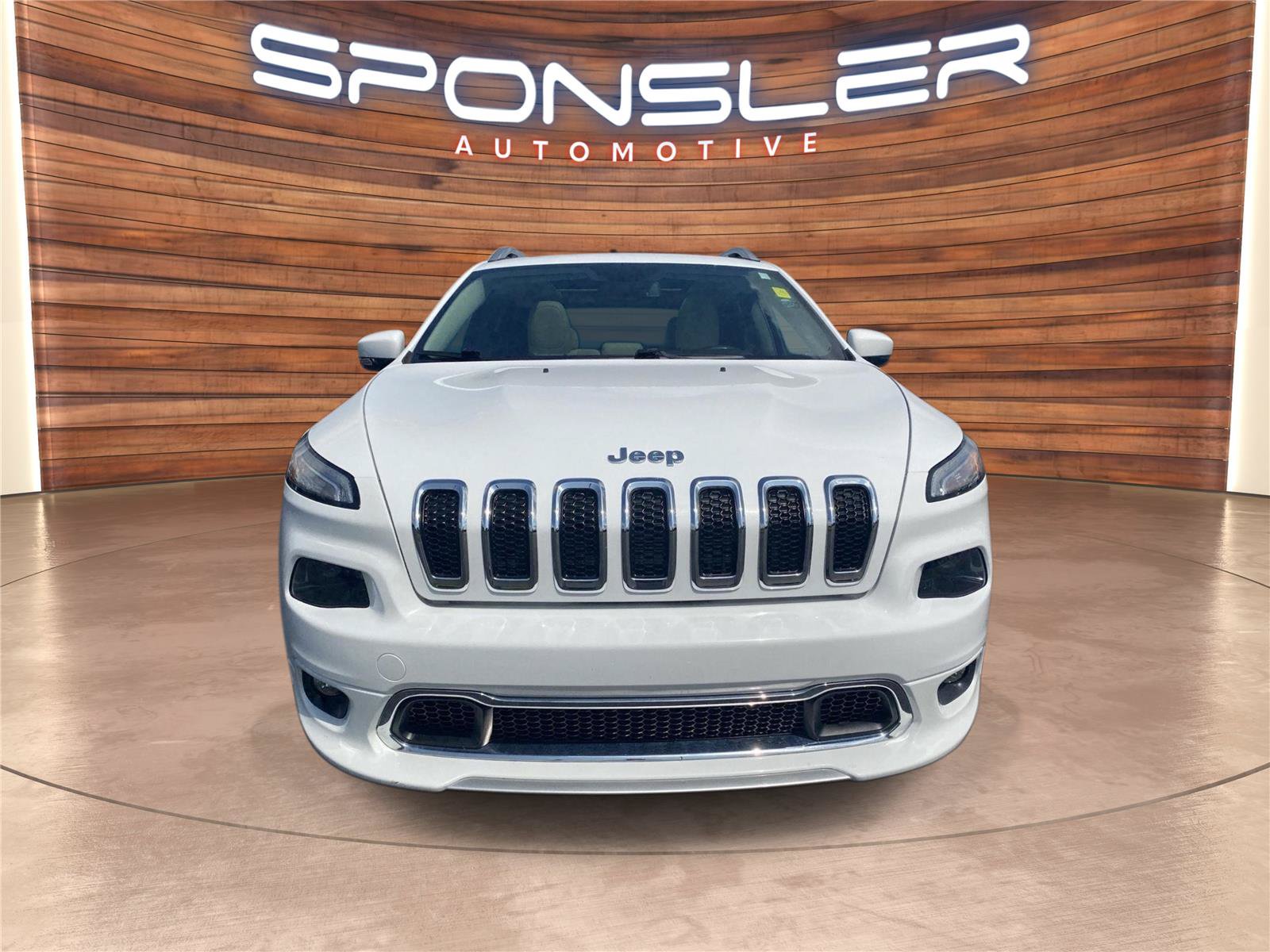 Used 2018 Jeep Cherokee Overland AWD/4WD image 10