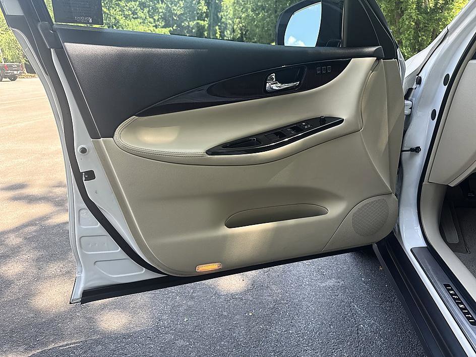 Used 2017 INFINITI QX50 AWD w/ Premium Plus Package image 10