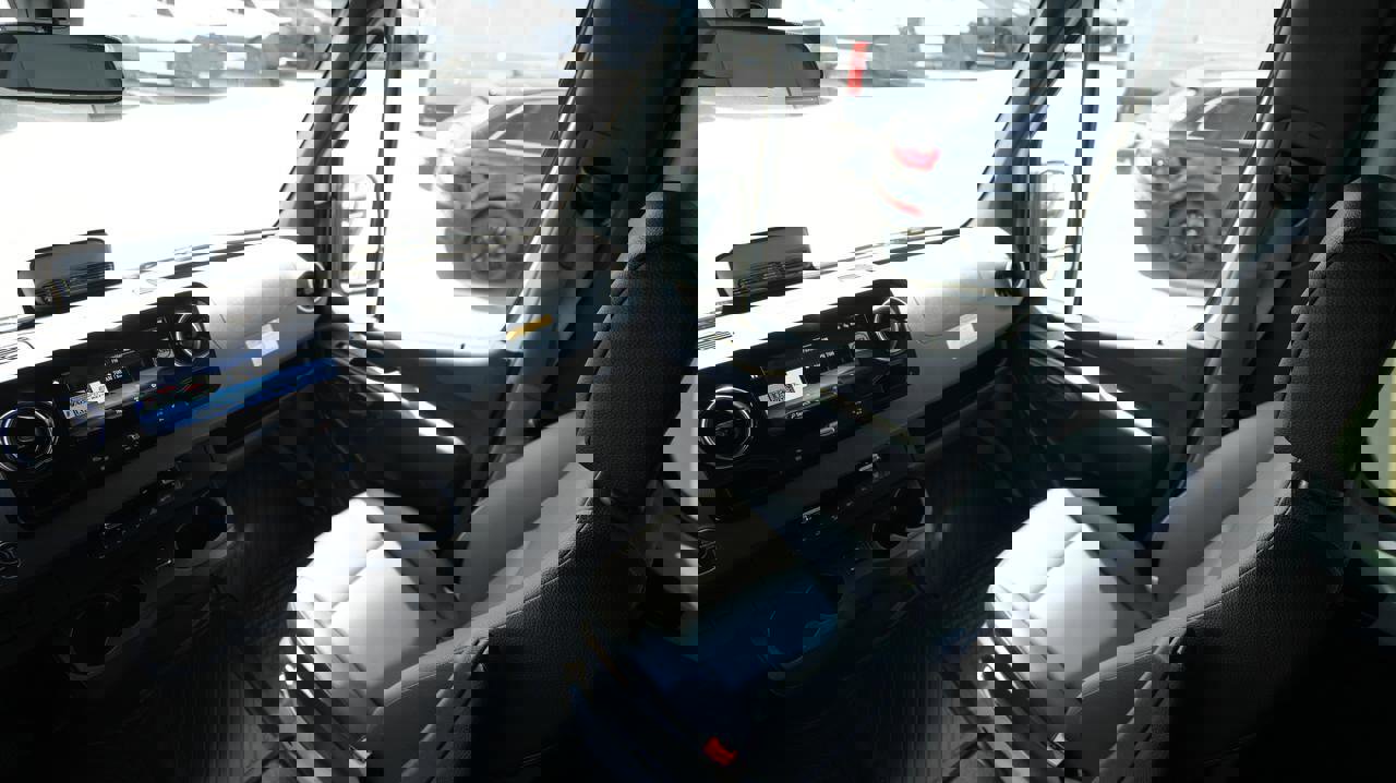 Used 2025 Mercedes-Benz Sprinter 2500 image 15