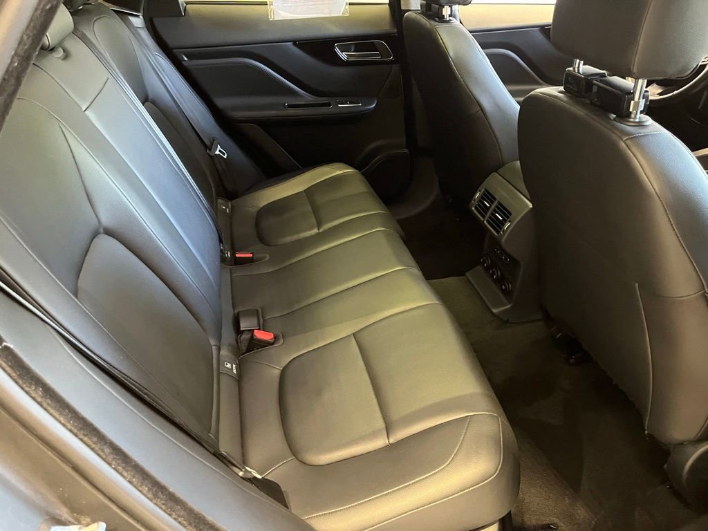 Used 2019 Jaguar F-PACE Premium AWD/4WD image 34