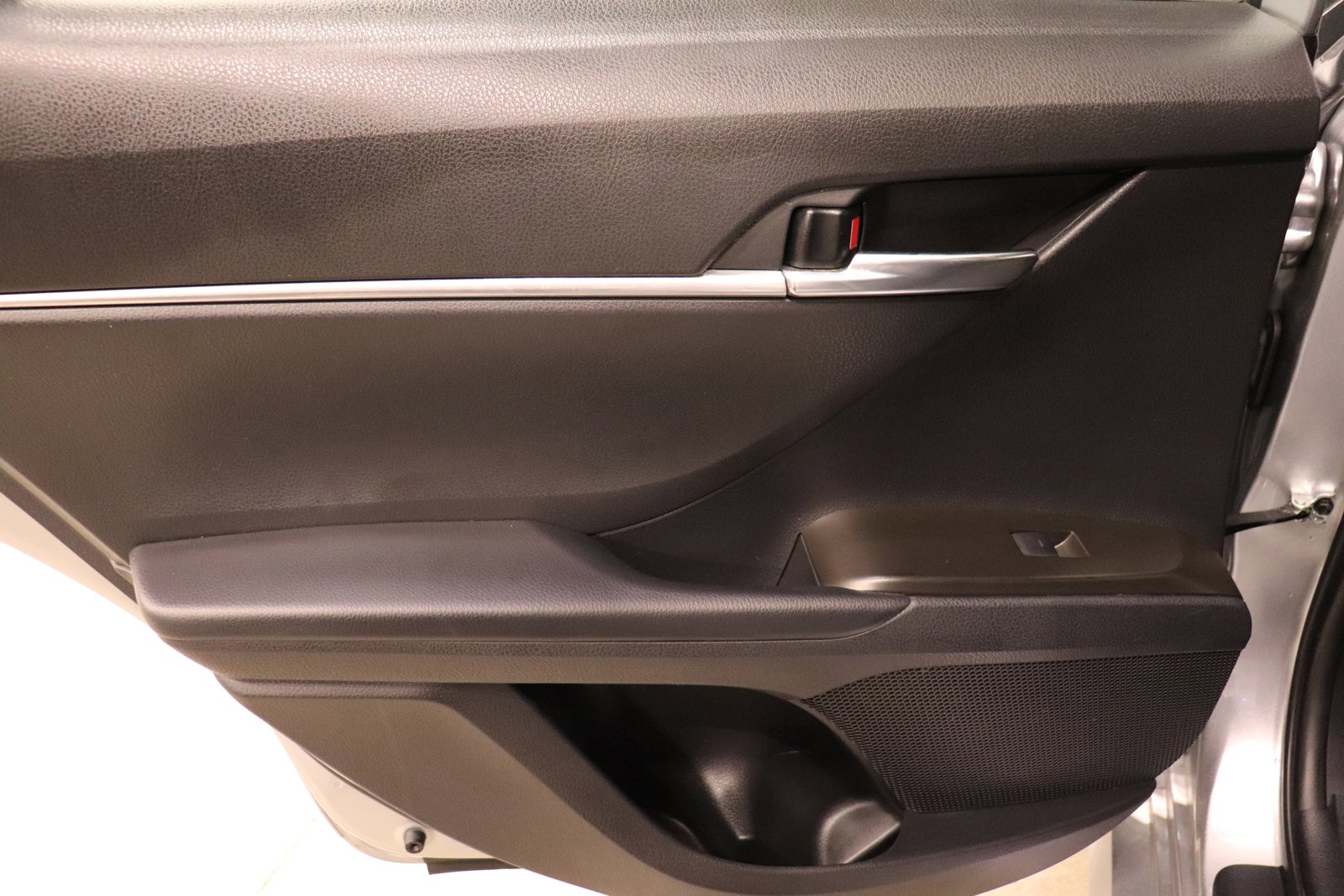 Used 2022 Toyota Camry LE image 17