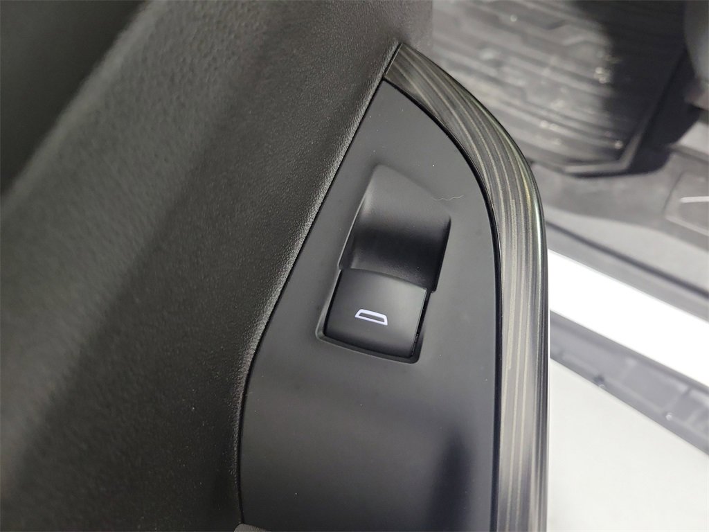 Used 2023 GMC Acadia SLT image 13