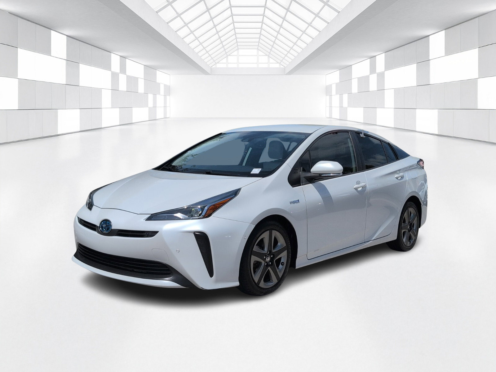 Used 2021 Toyota Prius XLE image 3