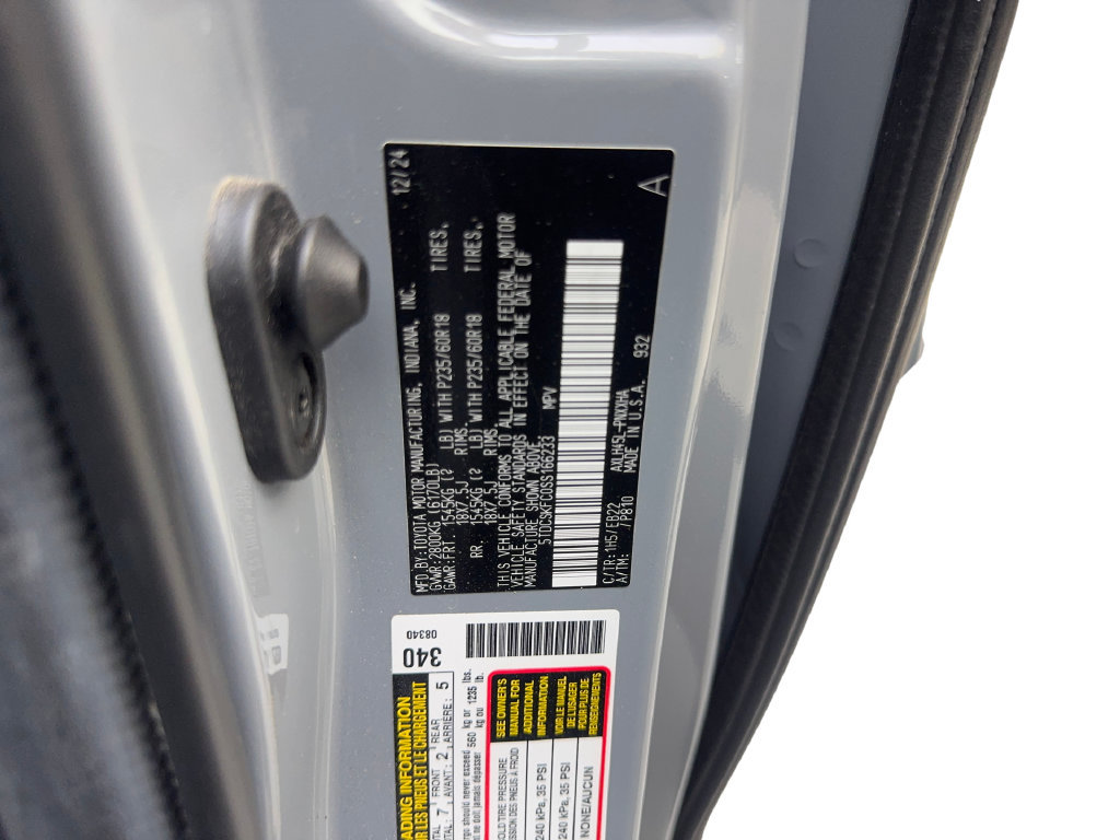 Used 2025 Toyota Sienna XLE Woodland Edition AWD/4WD image 93